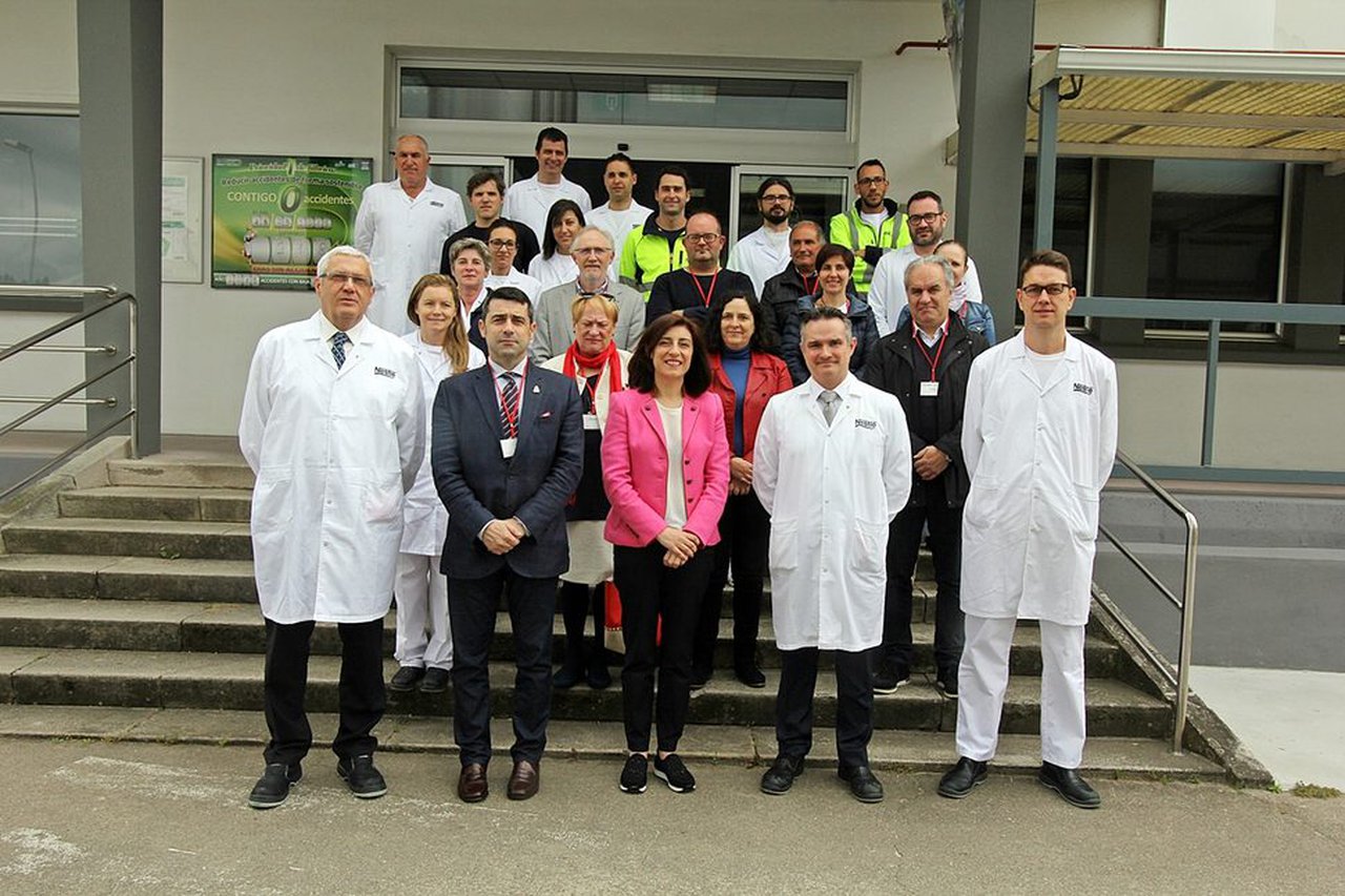 La planta de Nestlé en Pontecesures recibe la visita de la consejera del Medio Rural