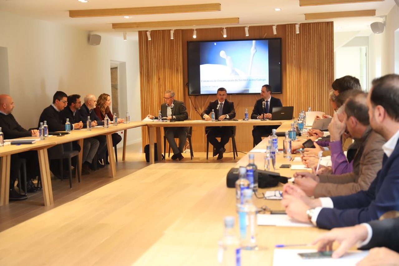 Primera reunión de la Mesa de la Estrategia de dinamización del sector lácteo gallego