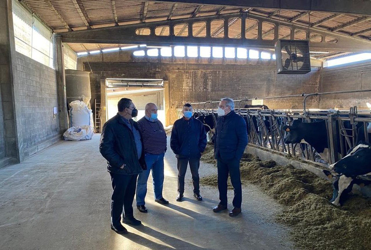 La Xunta reafirma su compromiso con el sector productor durante la visita a dos granjas galardonadas en los Exceleite