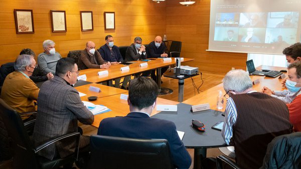 Las industrias lácteas y la Xunta instan al Gobierno a garantizar el suministro y la salida de productos para asegurar la recogida de leche