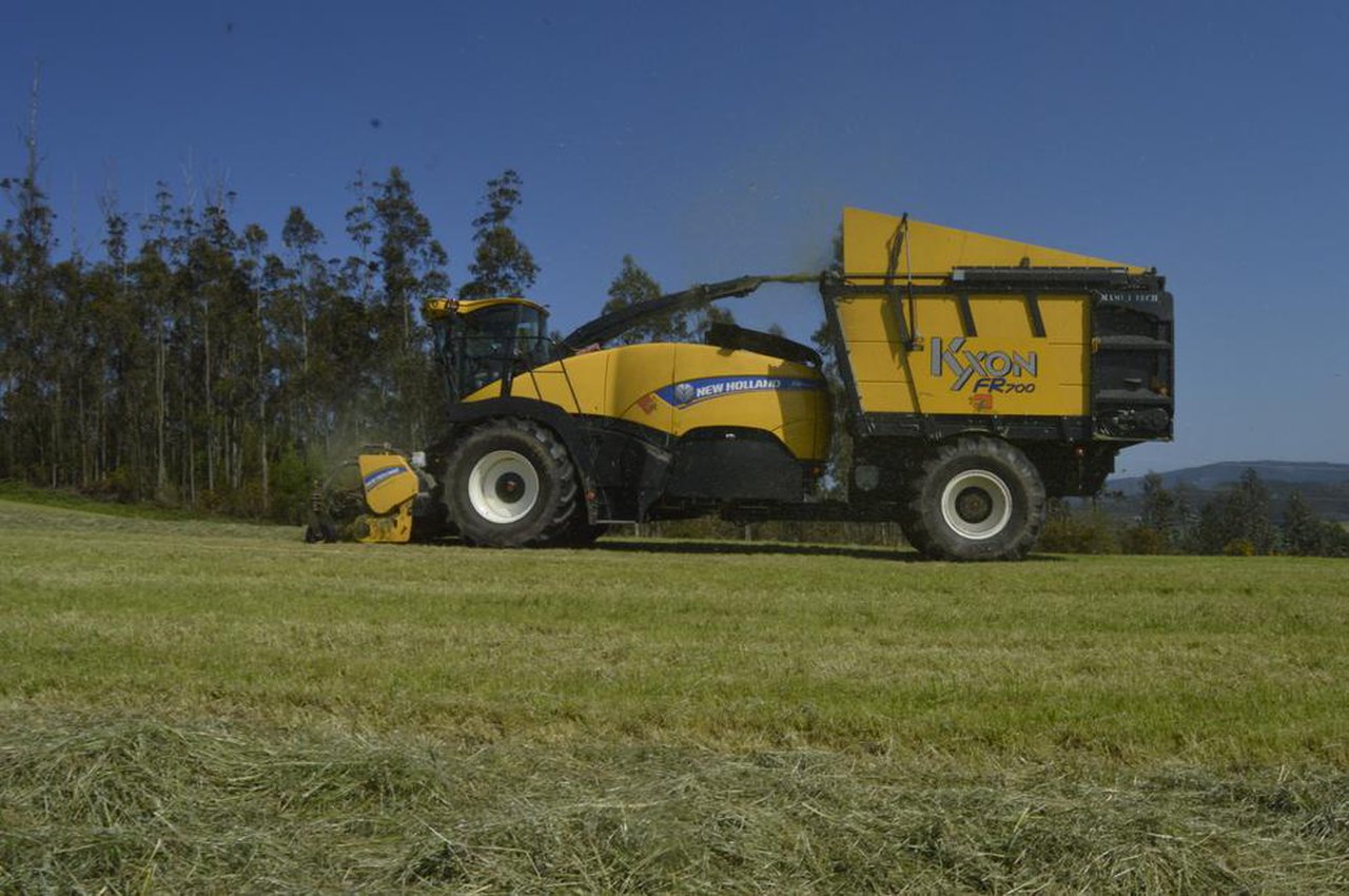 Convocadas as axudas para promover o emprego de maquinaria agrícola en réxime asociativo