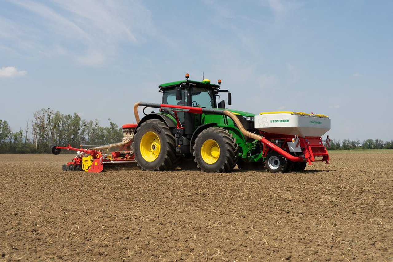 Pöttinger presenta a súa nova sementadora AEROSEM FDD en combinación coa grade rotativa LION 103 C