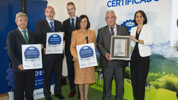 Central Lechera Asturiana presenta su sello Garantía Ganadera