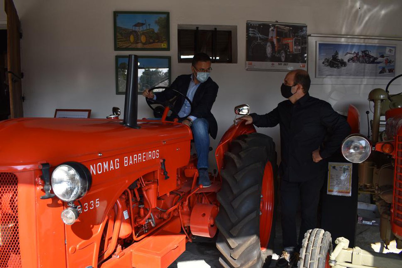El conselleiro del Medio Rural visita el Museo Vivo e Integrado del Campo y de la Locomoción Agraria en Láncara