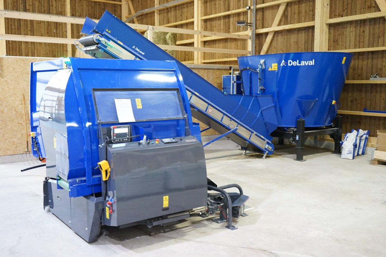 DeLaval lanza un nuevo robot de alimentación autónomo