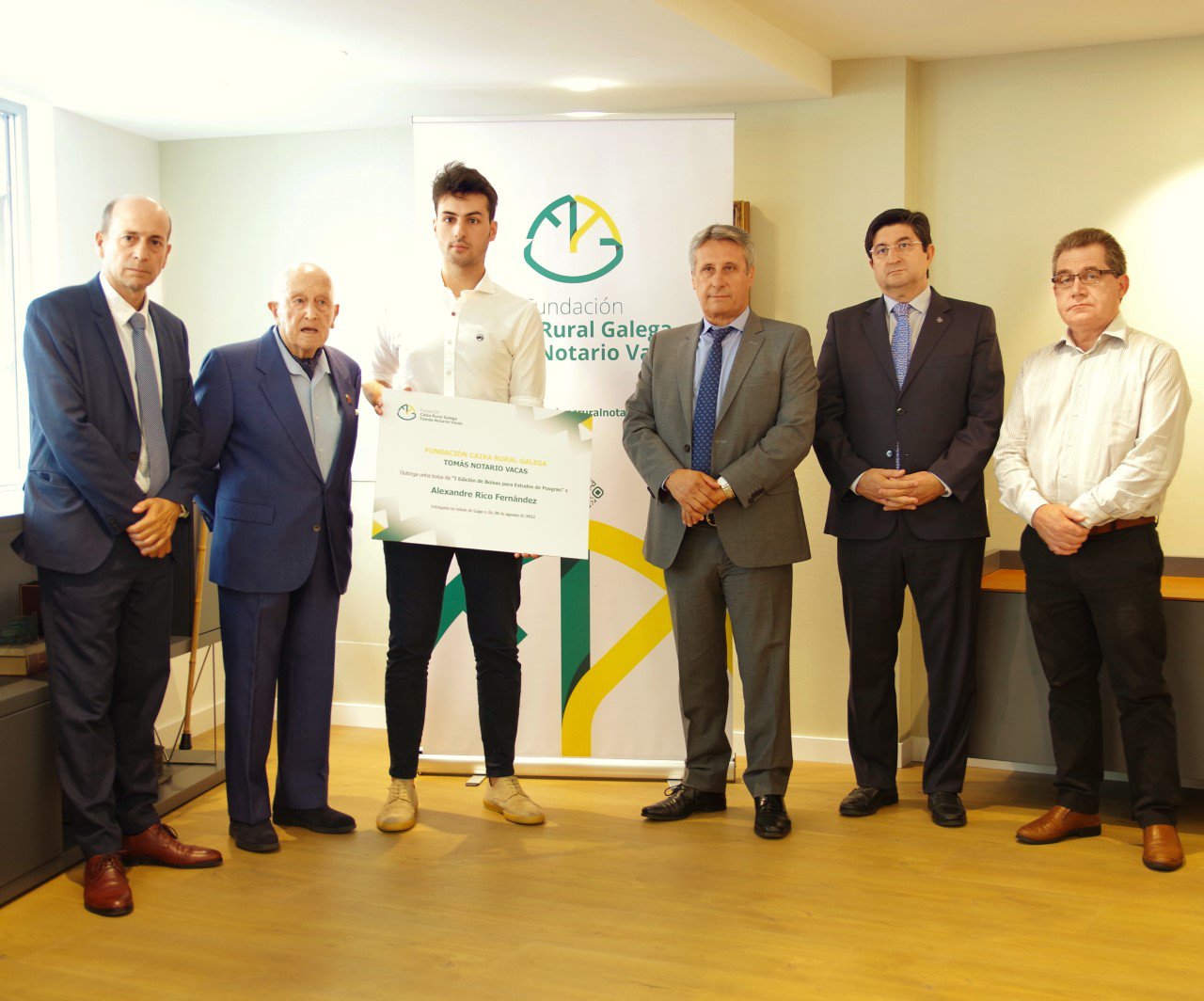 La Fundación Caixa Rural Galega Tomás Notario Vacas entrega su primera beca