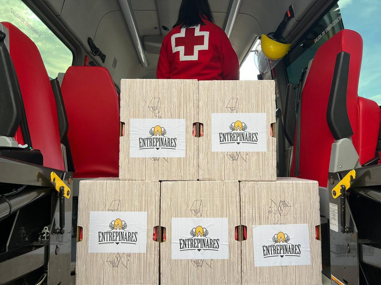 Grupo Entrepinares realiza una donación de 1.600 raciones de queso a Caritas y Cruz Roja en la provincia de Lugo