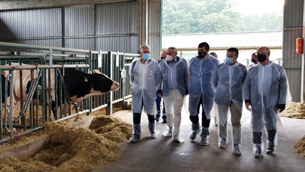José González visita Xenética Fontao ante el próximo inicio de producción de semen sexado en exclusiva