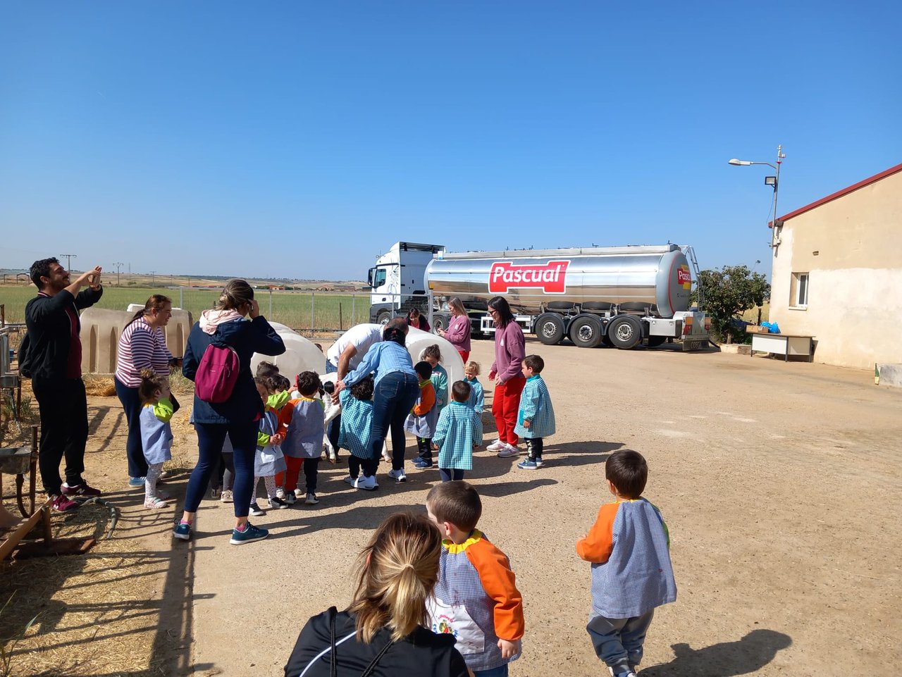 Afriza continúa con las Jornadas de Puertas Abiertas del Sector Lácteo en el marco del Día Mundial de la Leche