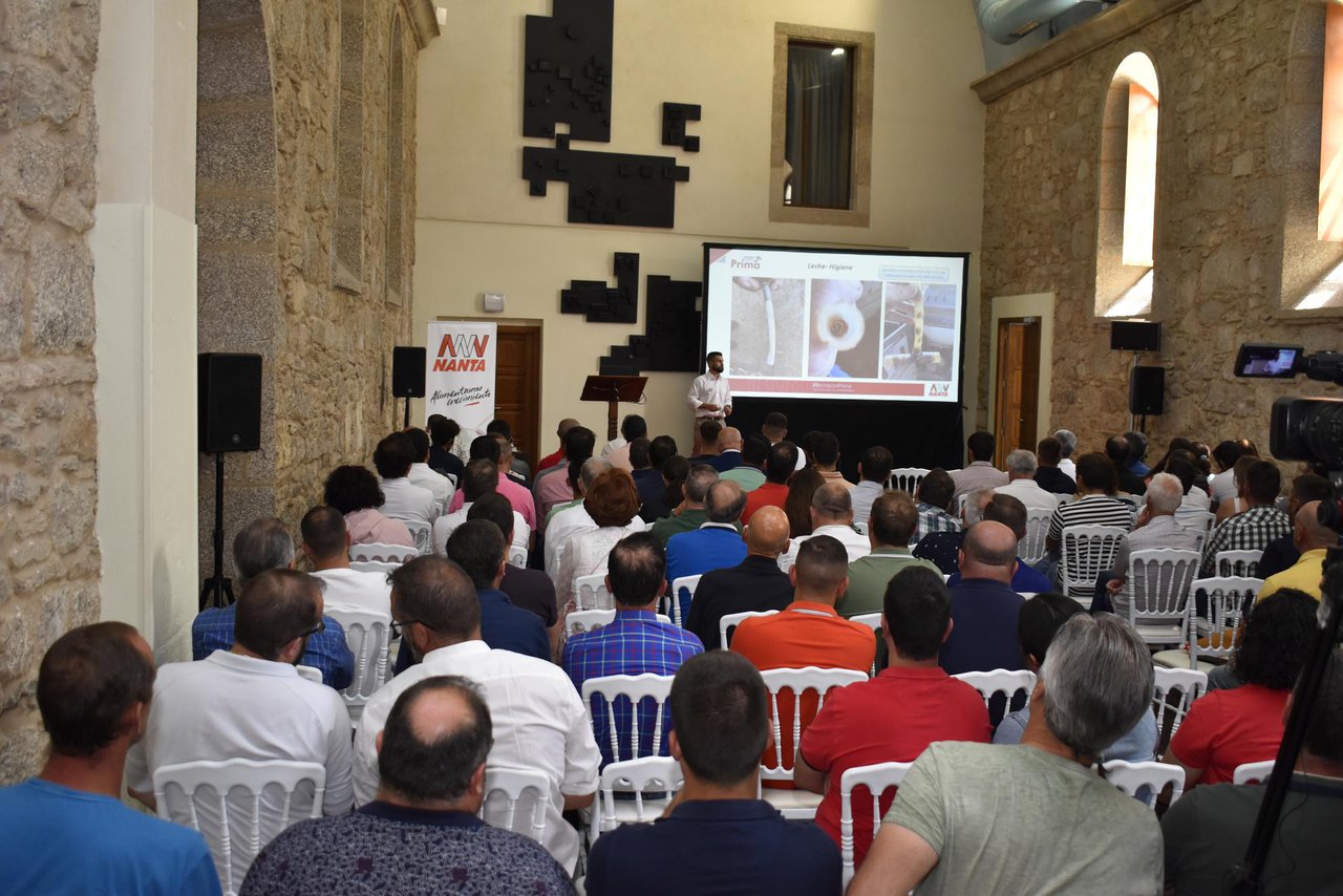 Expertos ahondaron en cómo maximizar el bienestar animal de las terneras en el III Simposio #RecríaconPrima