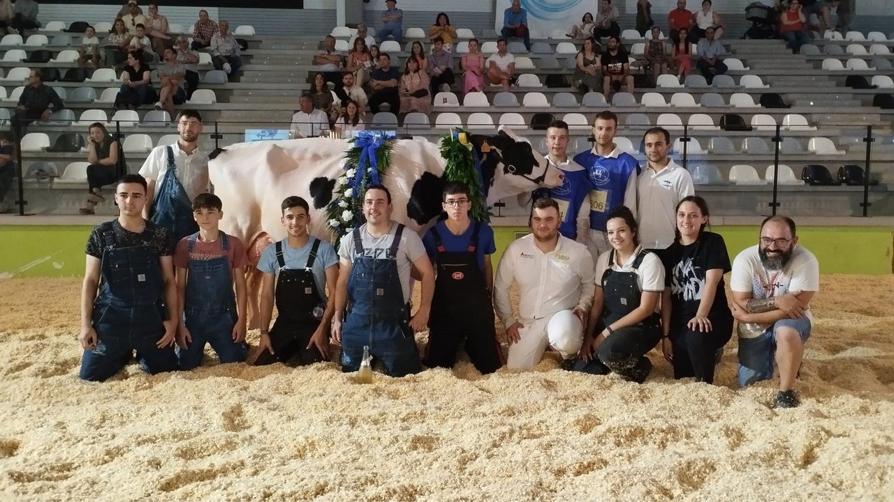 Kergo Ozalid 6818 recibe la palmada de la victoria en Feiradeza