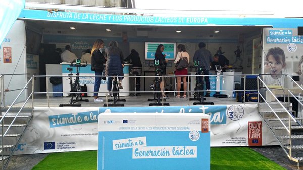 El autobús de la “Generación Láctea” hace parada en Santiago de Compostela