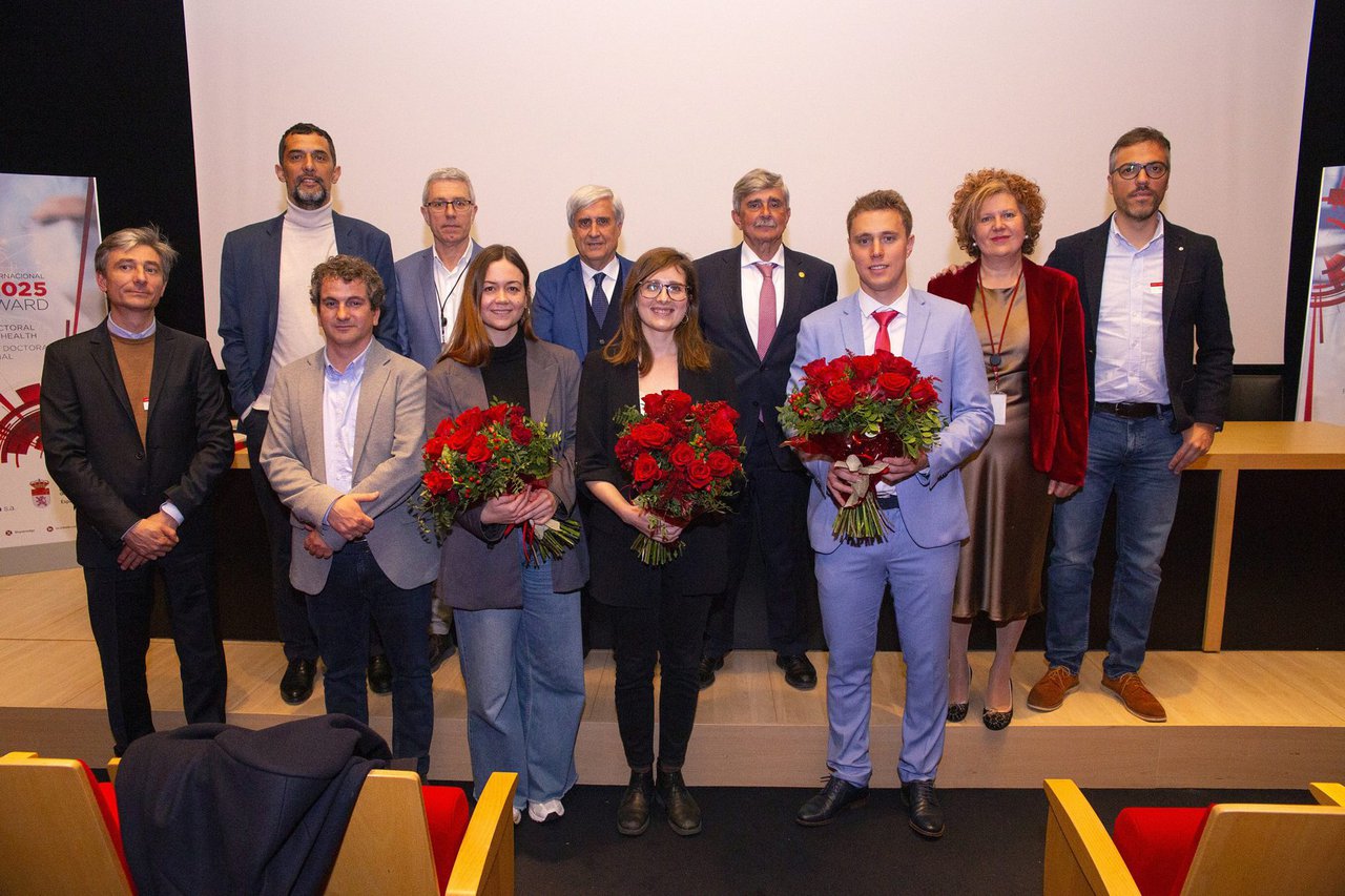 Entregado el Premio Syva 2024 a la doctora Ana García-Galán por su tesis sobre el Mycoplasma bovis