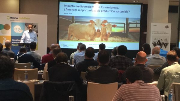 Trouw Nutrition España celebrou a súa xornada bianual de ruminantes en Xixón