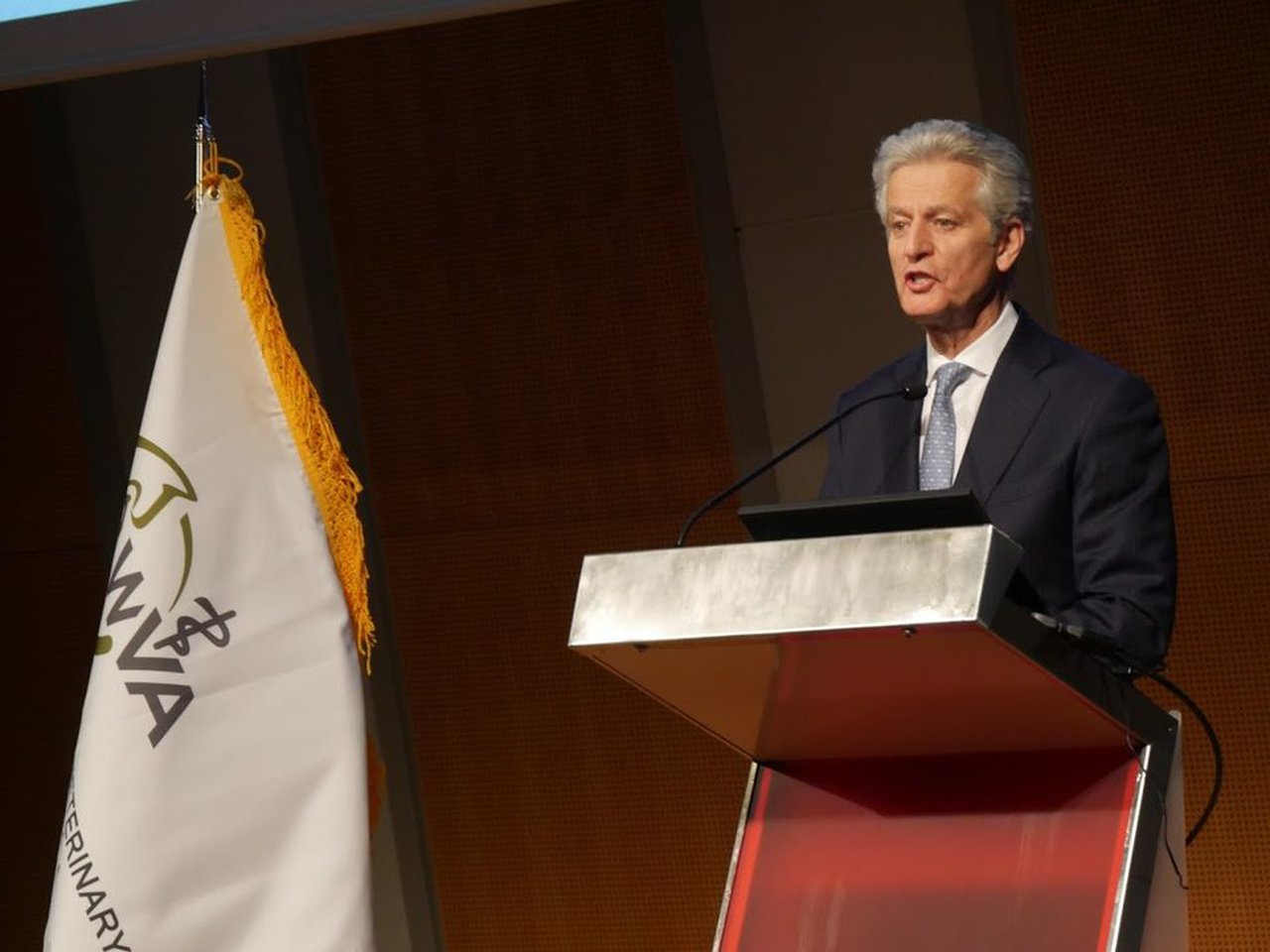 Juan Ramón Alaix, CEO de Zoetis, inaugura el Congreso Mundial de Veterinaria en Barcelona