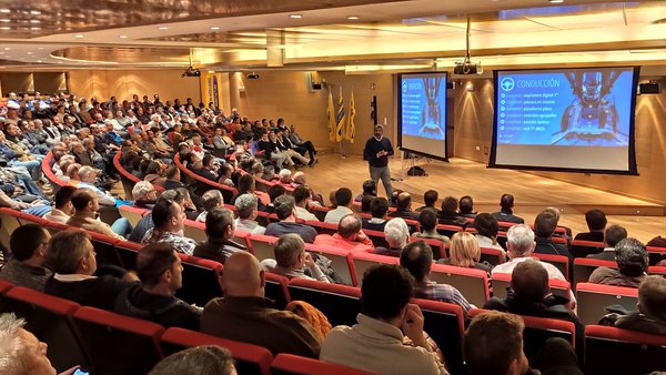 New Holland presenta el T4F en España