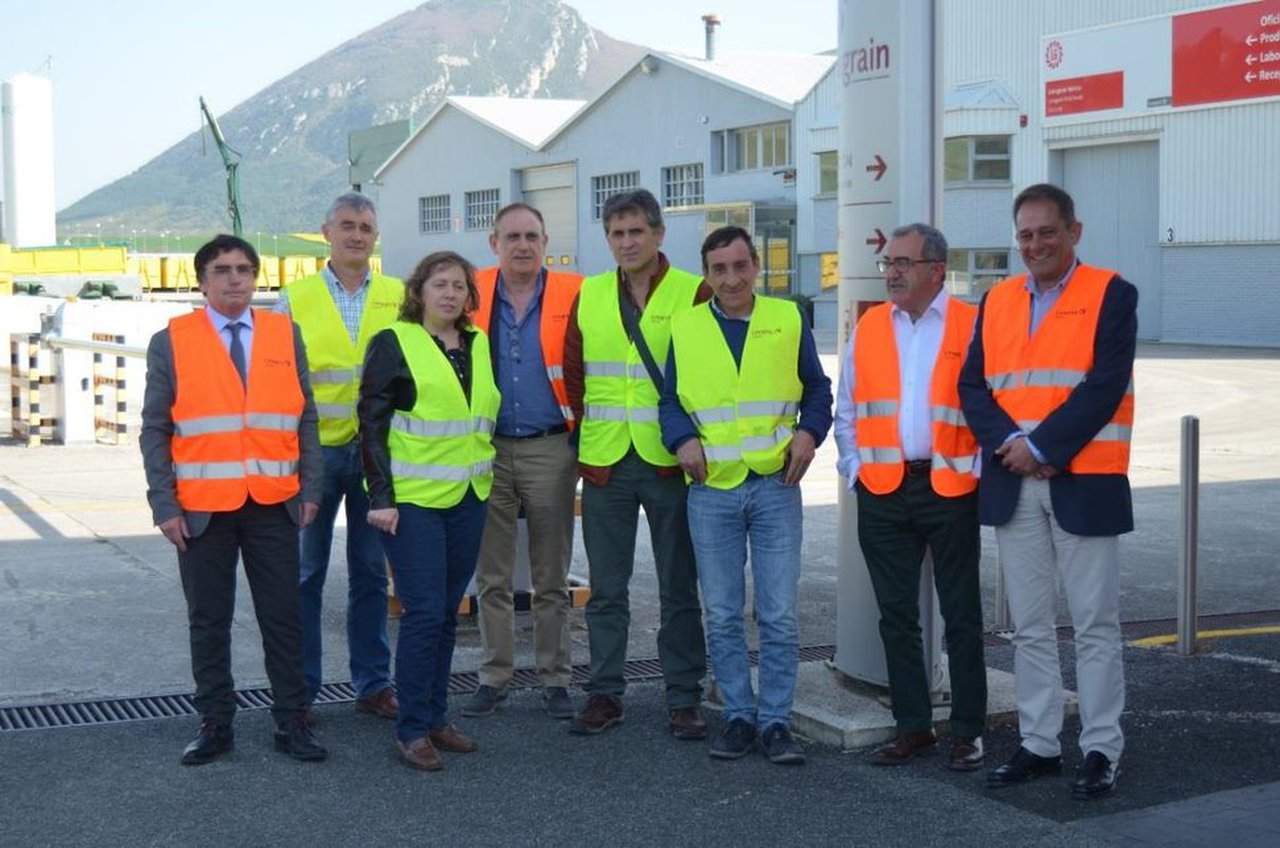 A conselleira navarra Isabel Elizalde visita a sede social de Limagrain Ibérica na comunidade