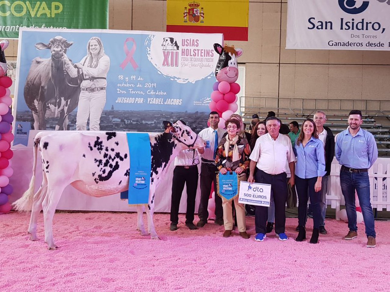 Ysabel Jacobs nombra novilla gran campeona a Copada Emilio Davinia 279