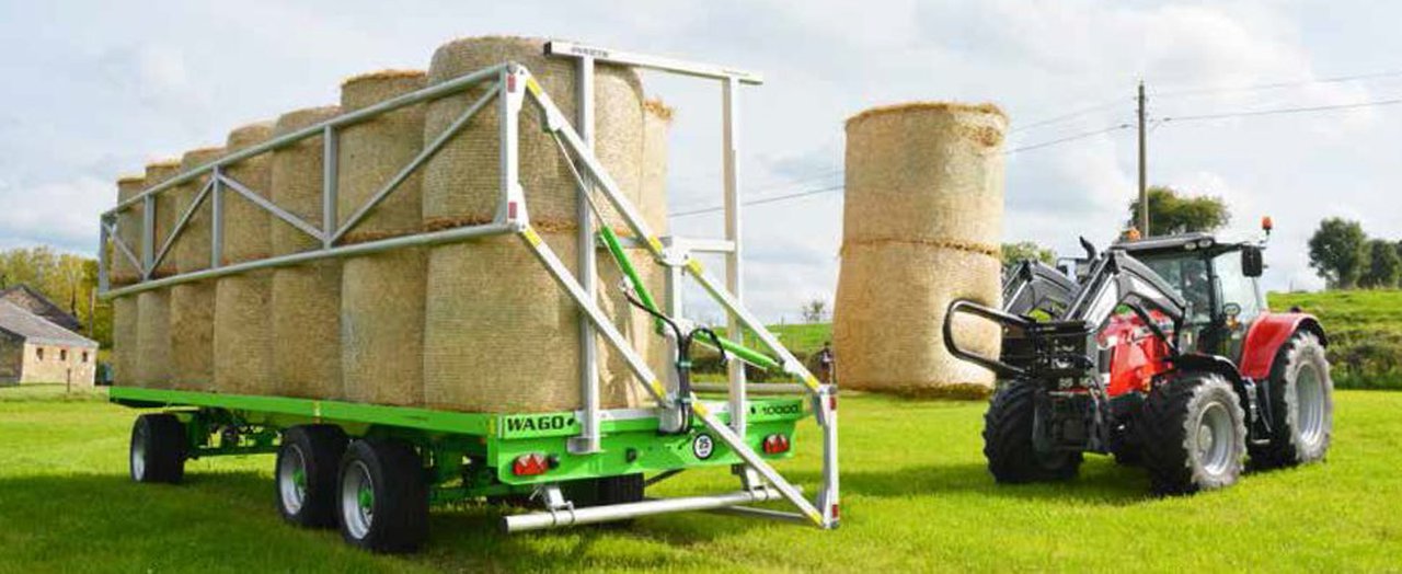 Escaleiras laterais hidráulicas sobre plataforma arrastrada de Joskin
