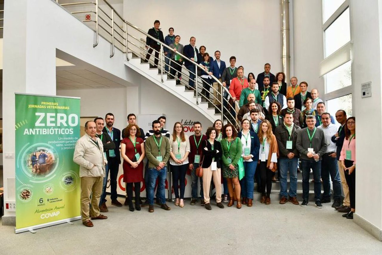 Medio centenar de veterinarios asisten a las I Jornadas Veterinarias de Covap