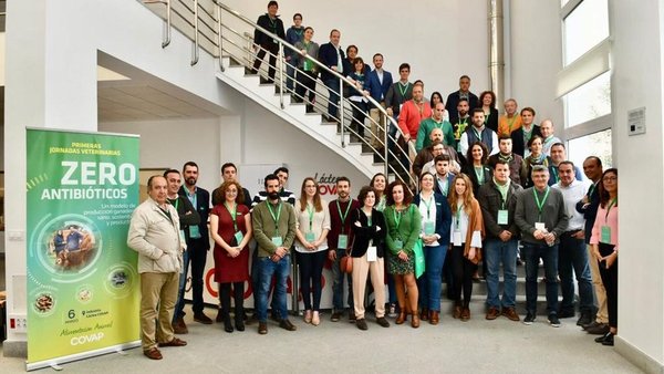 Medio centenar de veterinarios asisten a las I Jornadas Veterinarias de Covap