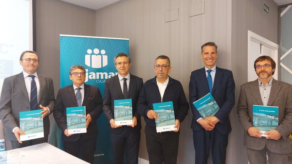 El libro ‘El sector lácteo en España’ incide en el motor económico que supone este sector para el país