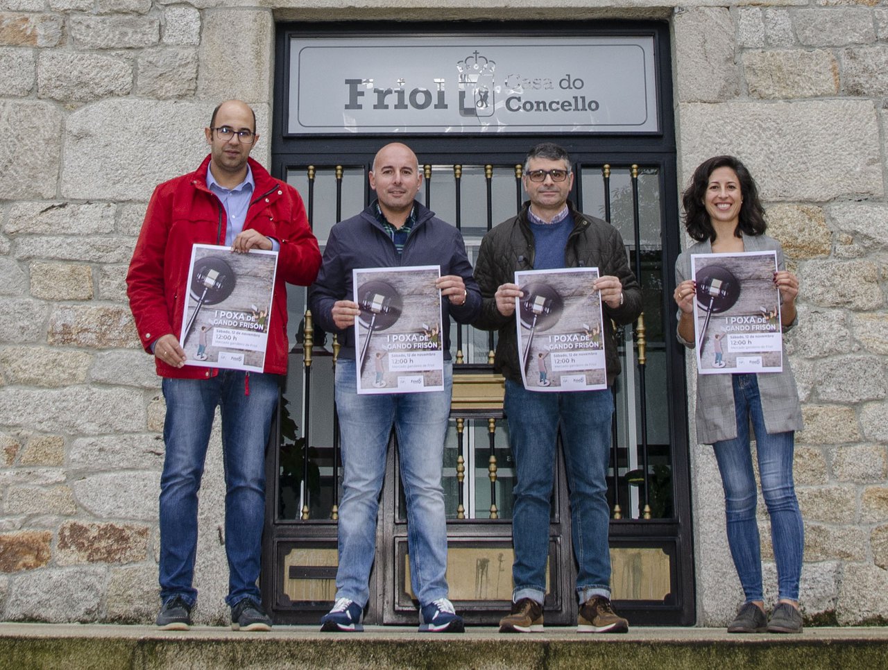Africor Lugo presenta en el Ayuntamiento de Friol el cartel de la I Subasta de Ganado Frisón de la localidad
