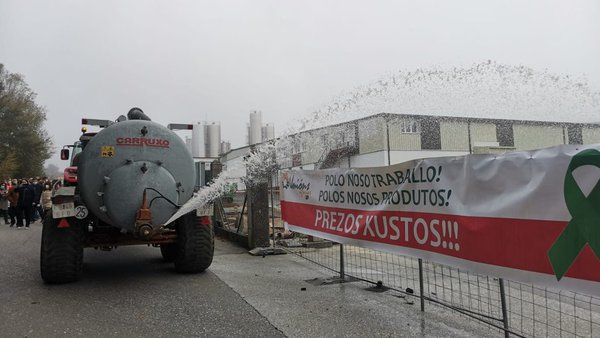 Unións Agrarias se manifiesta mañana en Outeiro de Rei ante la fábrica de Larsa