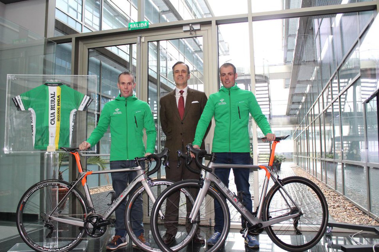 Os ciclistas Aníbal e Esteban Ruiz superan o seu reto solidario coa axuda de Cajas Rurales e Seguros RGA