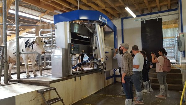 DeLaval presenta en Francia el nuevo robot VMS V300, el arrimador Optiduo y la app DelPro Companion