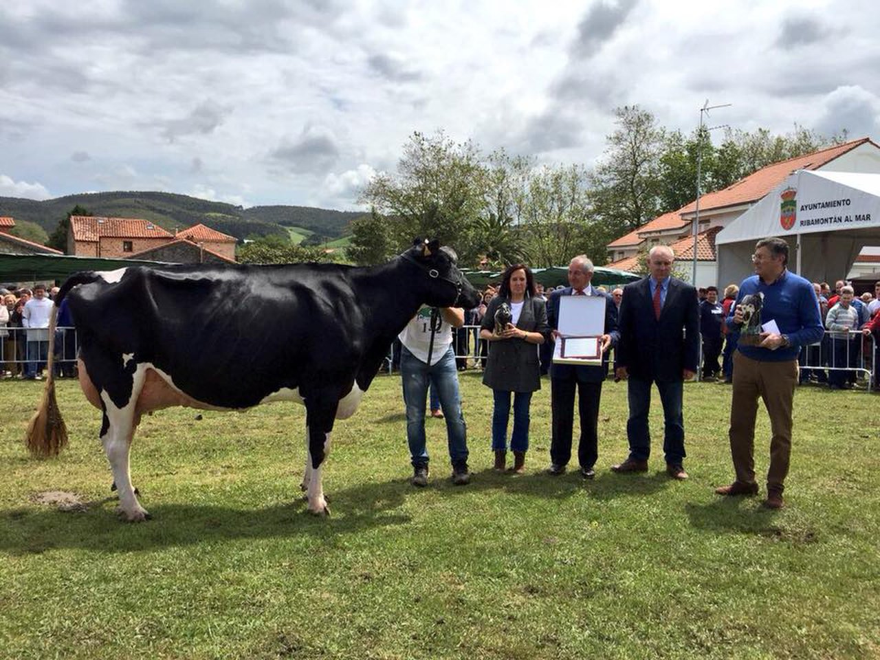 Llinde Ariel Jordan gana el certamen de San Isidro en Galizano
