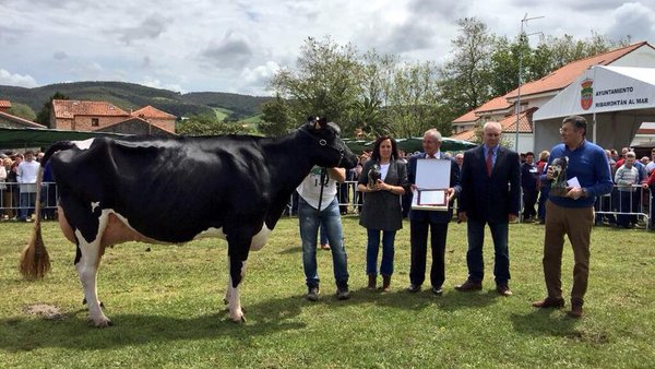 Llinde Ariel Jordan gana el certamen de San Isidro en Galizano