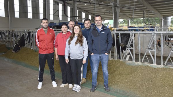 Granxa O Caxigo estrea instalacións e prepárase para medrar grazas aos dous robots de BouMatic