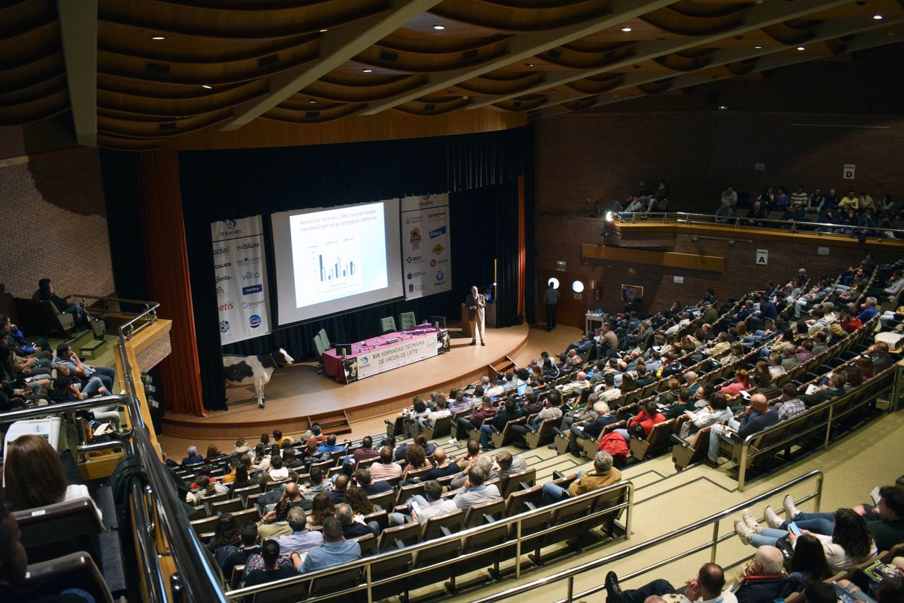 Las Jornadas Técnicas de Seragro vuelven a llenar el auditorio de Veterinaria de Lugo