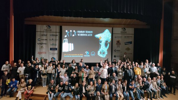 El tradicional brindis de la leche pone fin a las XIX Jornadas Técnicas de Seragro