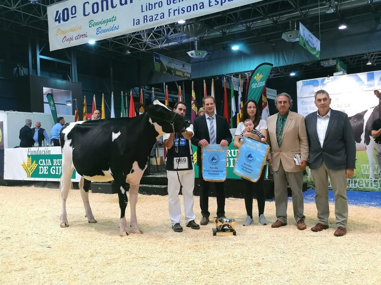Gloria Brady Albis elegida novilla gran campeona nacional